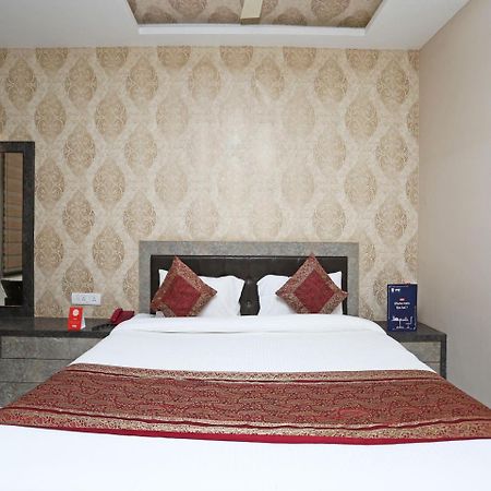 Oyo 10338 Hotel Aadesh Palace Varanasi Eksteriør billede