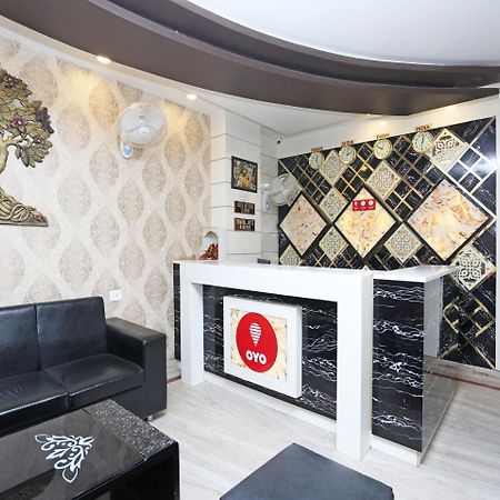 Oyo 10338 Hotel Aadesh Palace Varanasi Eksteriør billede