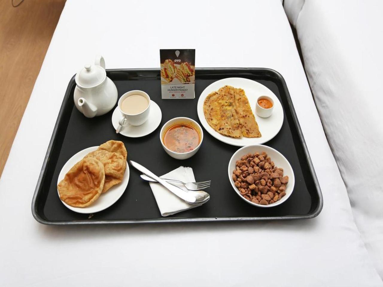 Oyo 10338 Hotel Aadesh Palace Varanasi Eksteriør billede