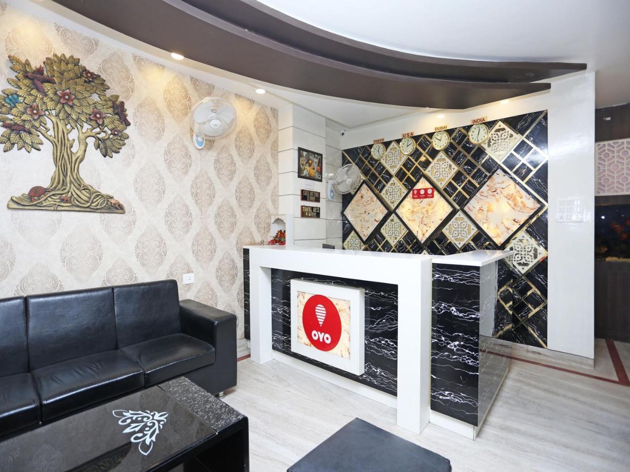 Oyo 10338 Hotel Aadesh Palace Varanasi Eksteriør billede