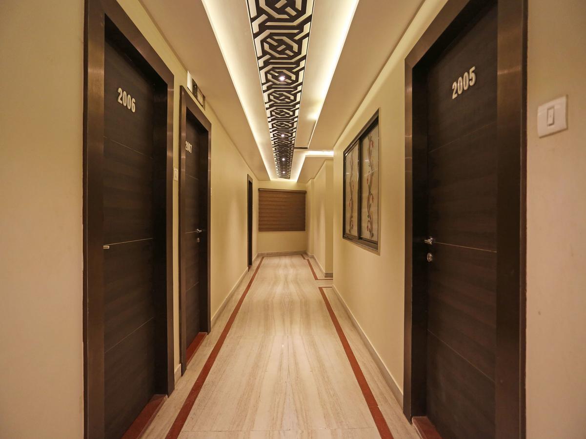 Oyo 10338 Hotel Aadesh Palace Varanasi Eksteriør billede