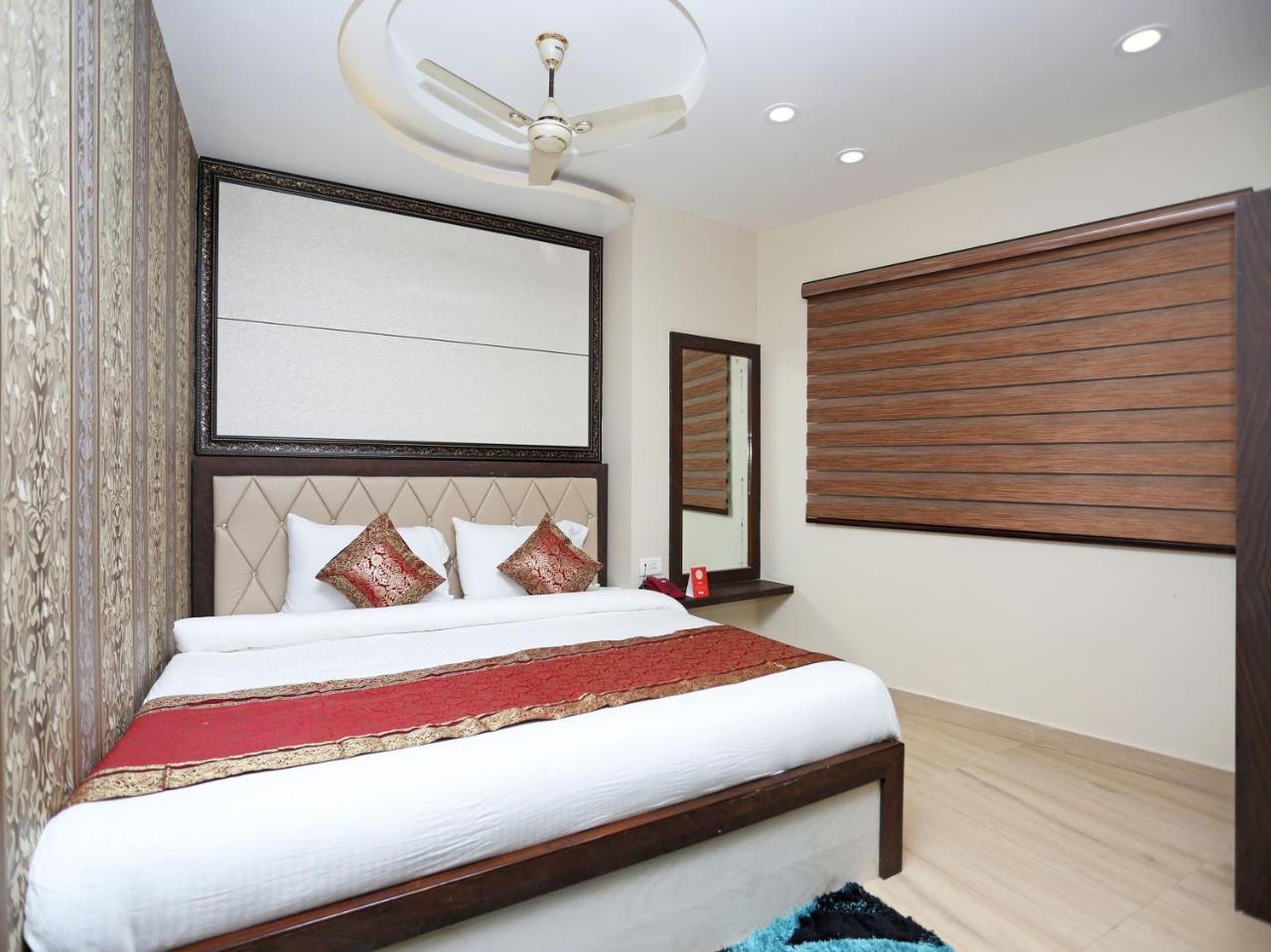 Oyo 10338 Hotel Aadesh Palace Varanasi Eksteriør billede