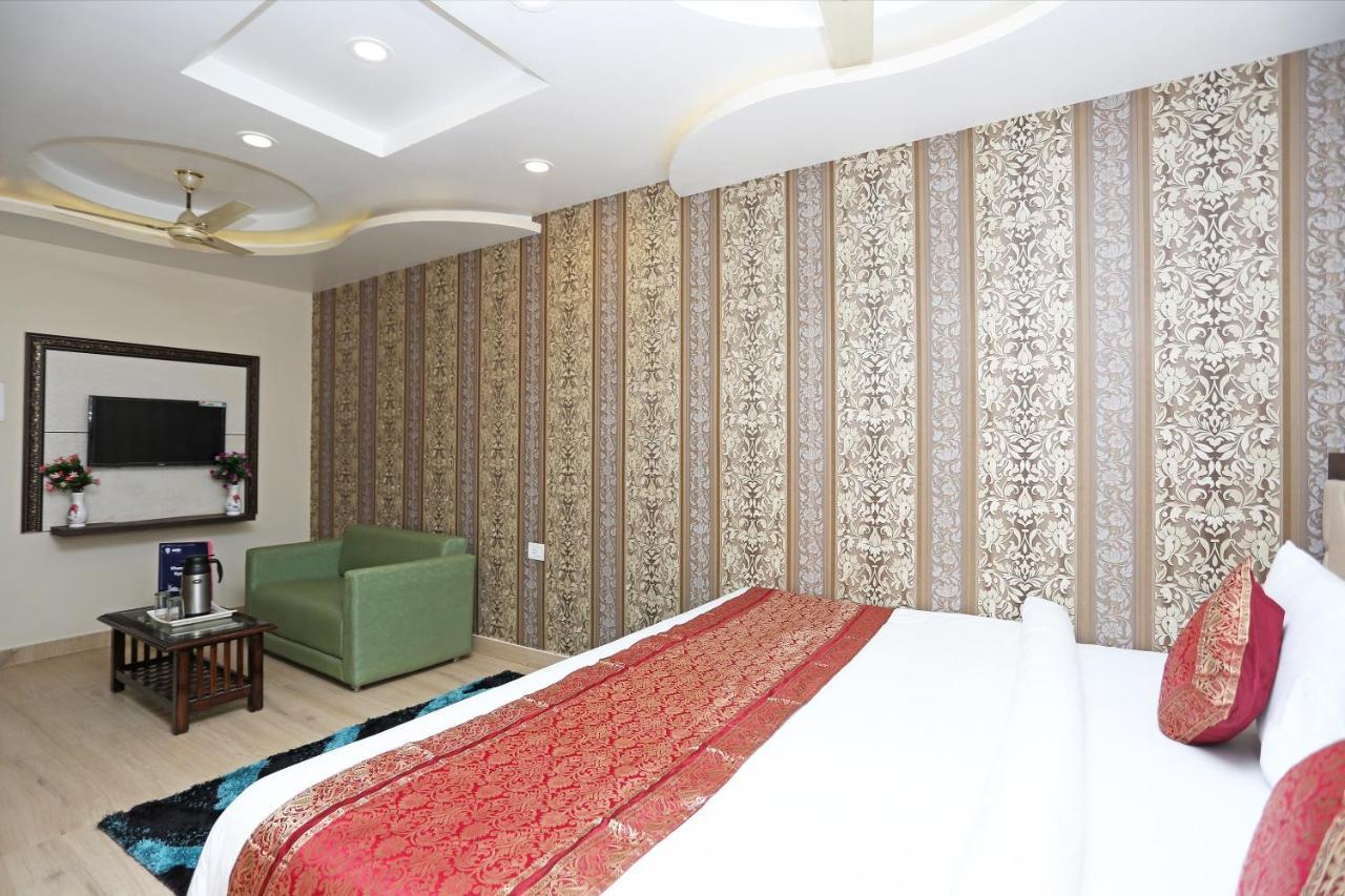 Oyo 10338 Hotel Aadesh Palace Varanasi Eksteriør billede