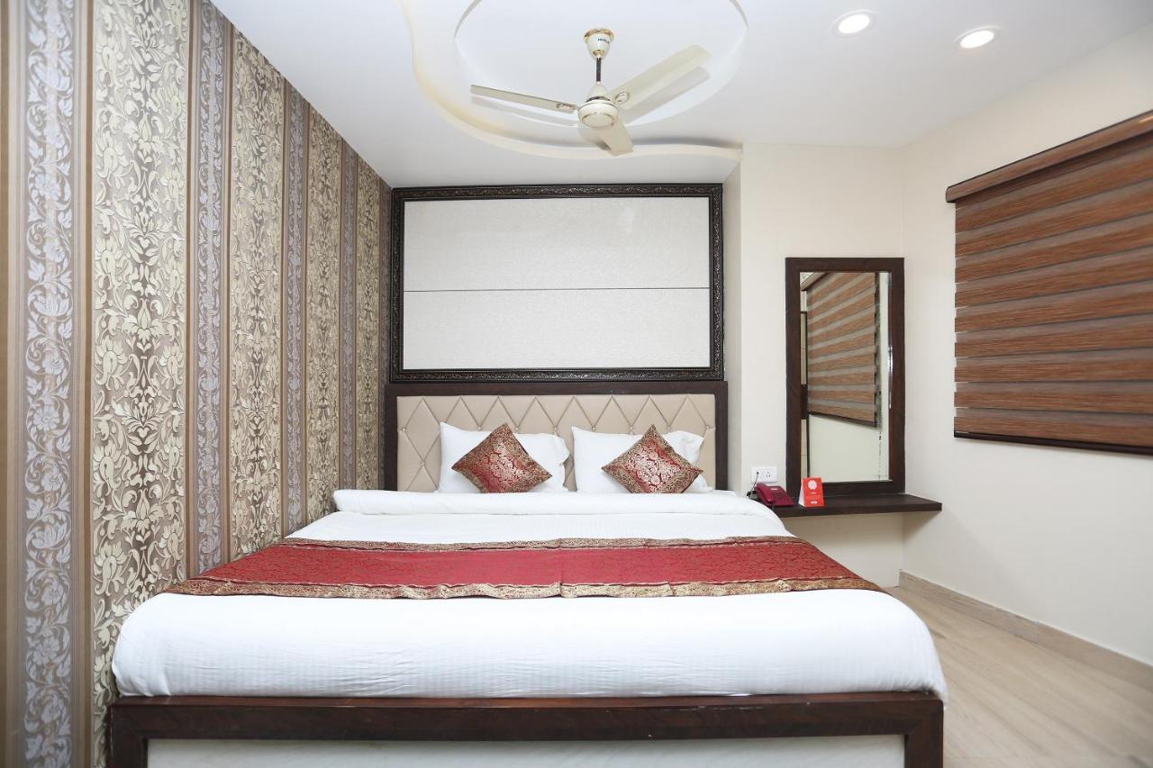 Oyo 10338 Hotel Aadesh Palace Varanasi Eksteriør billede