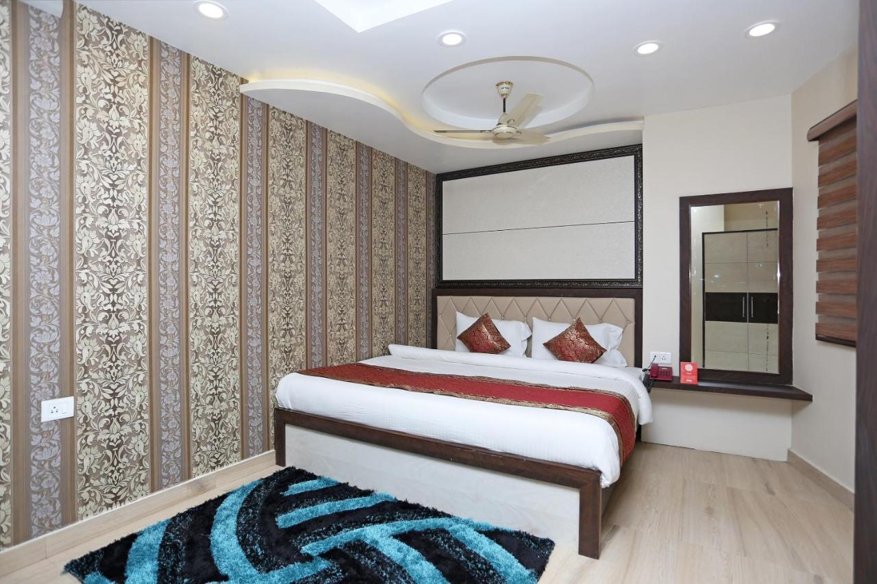 Oyo 10338 Hotel Aadesh Palace Varanasi Eksteriør billede