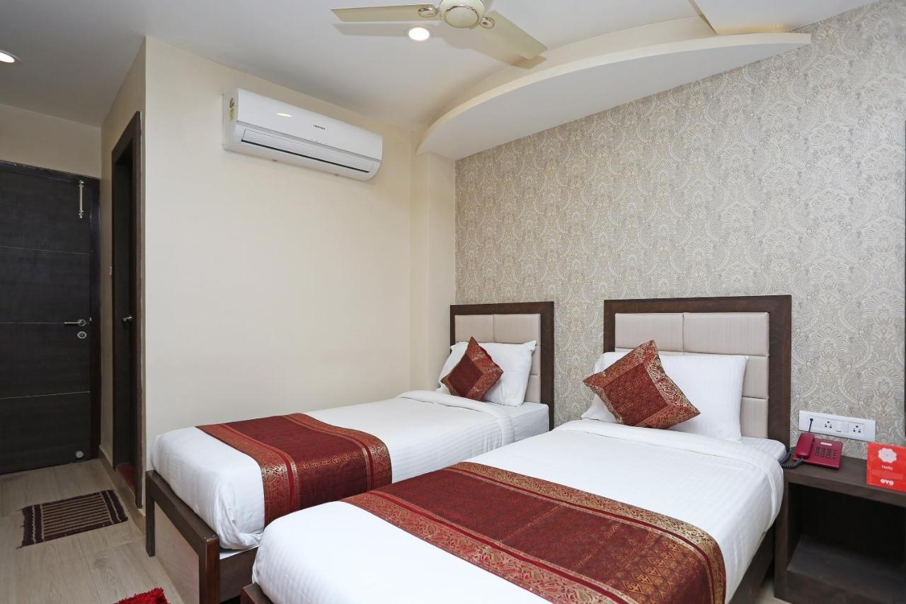 Oyo 10338 Hotel Aadesh Palace Varanasi Eksteriør billede