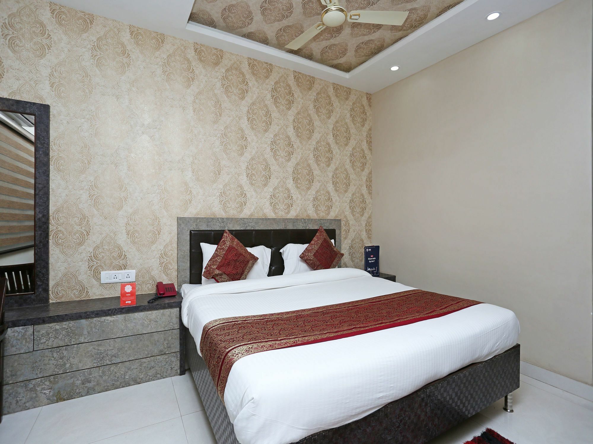 Oyo 10338 Hotel Aadesh Palace Varanasi Eksteriør billede